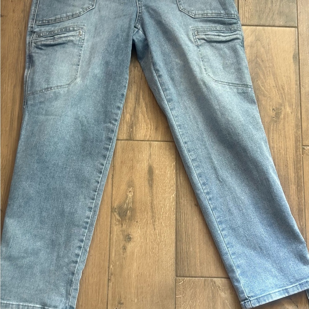 Blue Ankle Cropped Jeans with Faded Denim